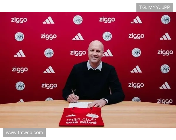 克鲁伊夫展现战术才能,足球场上的统治者重新定义比赛格局 克鲁伊夫展现战术才能,足球场上的统治者重新定义比赛格局