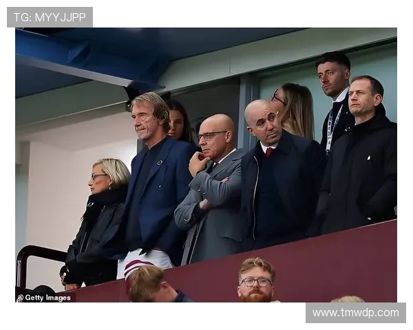 曼联大清洗看似彻底,核心问题仍未触及,重建效果存疑 曼联大清洗看似彻底,核心问题仍未触及,重建效果存疑