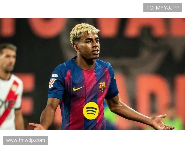 亚马尔与博扬巅峰对比:巴萨神童成长路径与生涯走向的关键差异 亚马尔与博扬巅峰对比:巴萨神童成长路径与生涯走向的关键差异