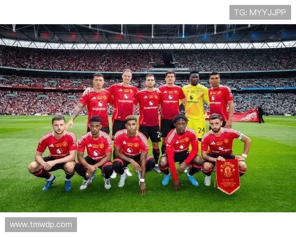 曼联更衣室矛盾再度曝光：球队近期稳定性面临考验，竞争格局受到影响