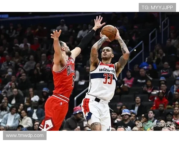 库兹马无球游走为比尔拉开空间比上季三分威胁更强